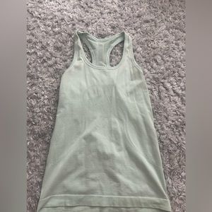 LULULEMON TANK TOP DISCOUNTED SHIPPING (WILL NEGOTIATE)
